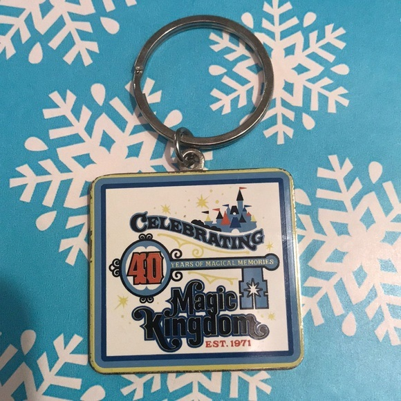 DISNEY PARKS WDW Cast Member Name Tag #1 Husband Keychain  Disney Cast‎ Member 40 year Magic Kingdom Key ring